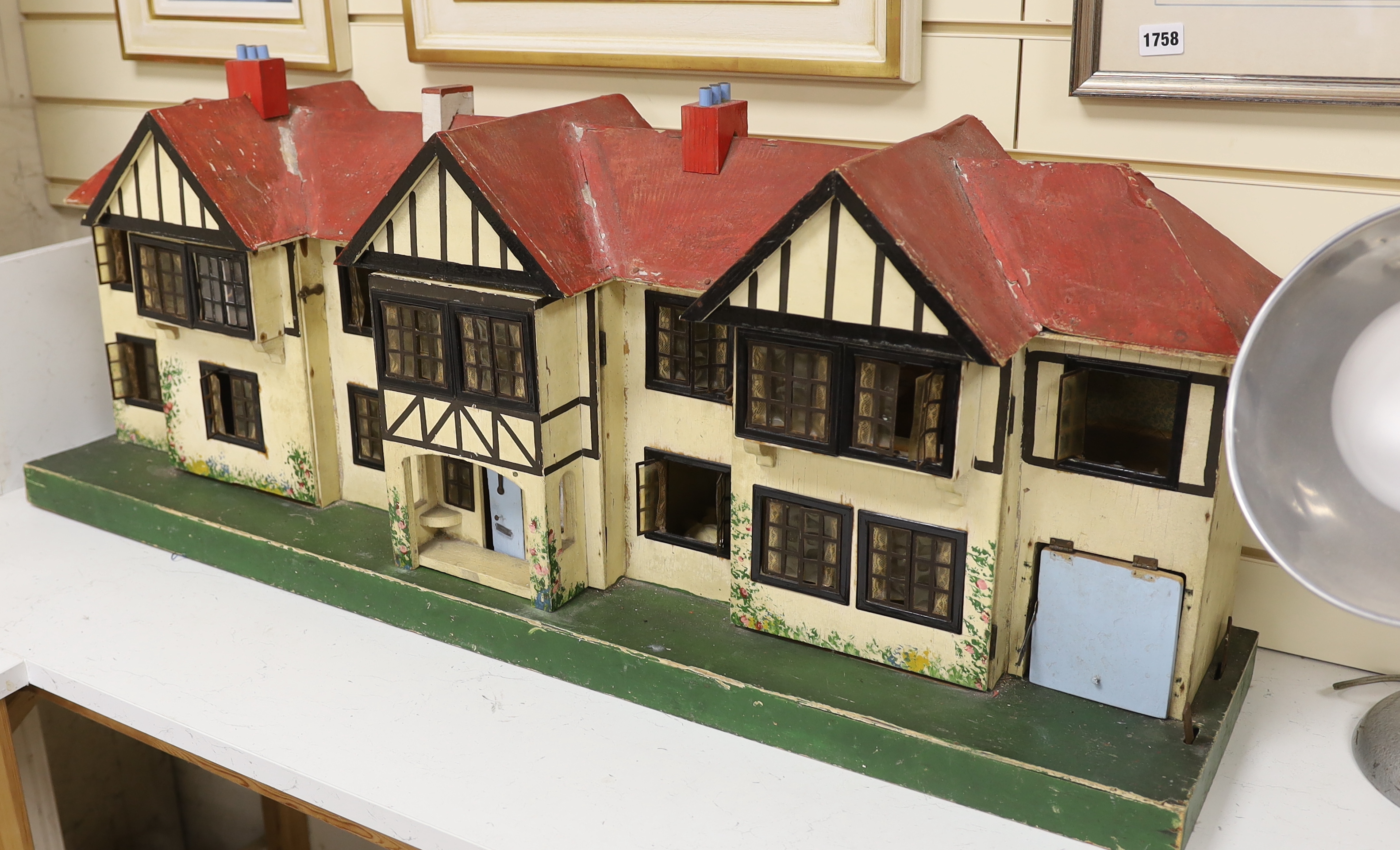 A Triang doll's house, 114cm wide